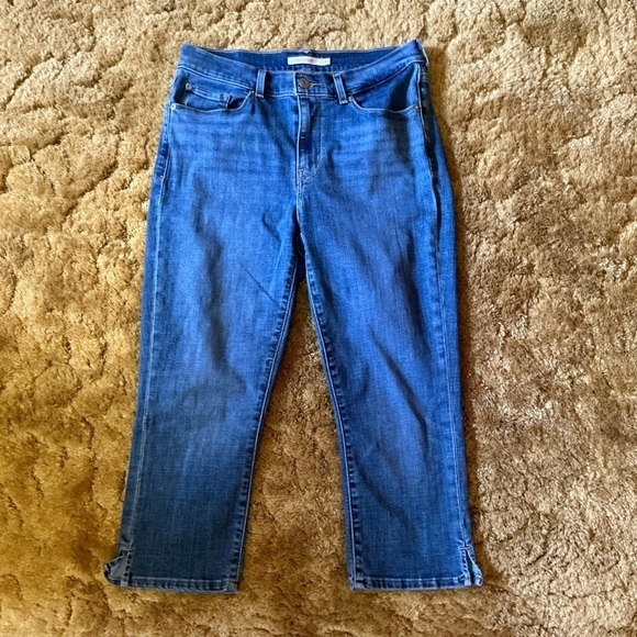 Levi classic faded capris - Picture 5 of 9